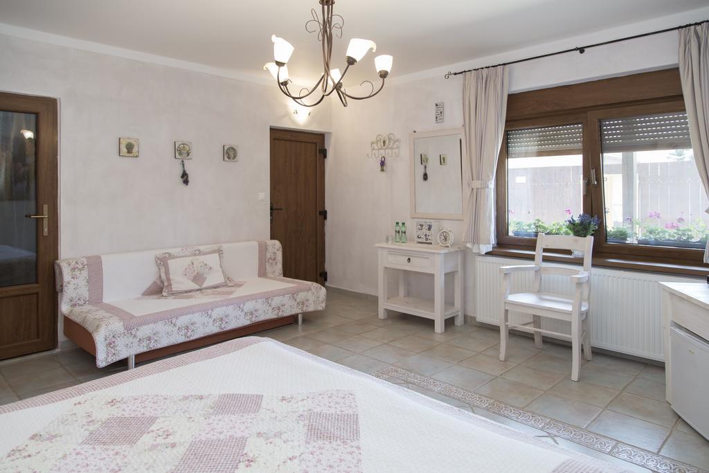 Rekreacny Dom Sisi Hotell Podhájska Exteriör bild