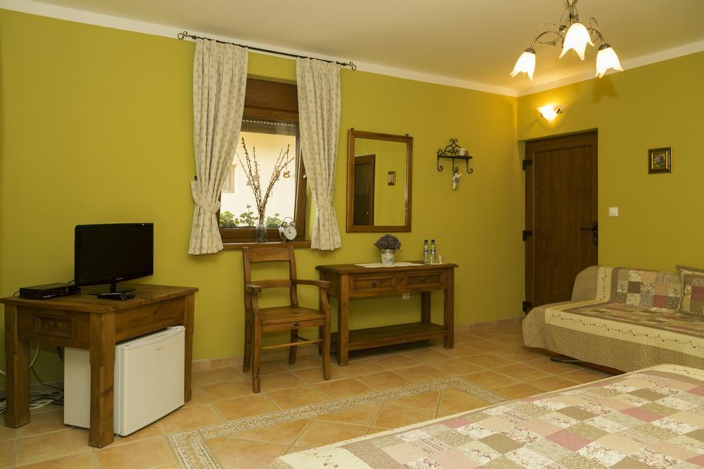 Rekreacny Dom Sisi Hotell Podhájska Exteriör bild